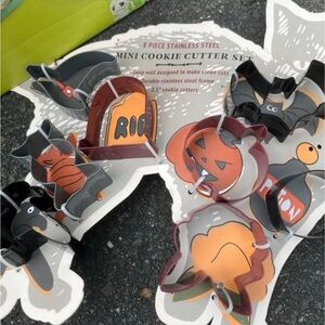 NEW! Halloween 8 Piece Stainless Steel Mini Cookie Cutter Set